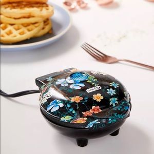 NWT Dash for Urban Outfitters floral mini waffle maker